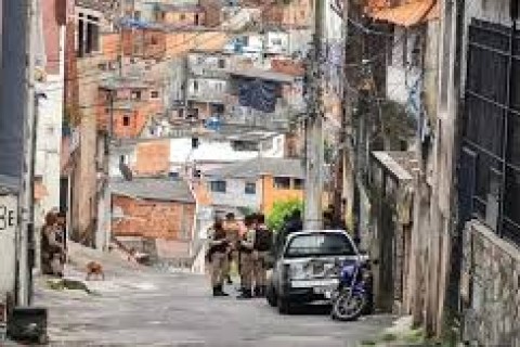 Ao menos 55 pessoas foram baleadas dentro de residências em Salvador e região este ano