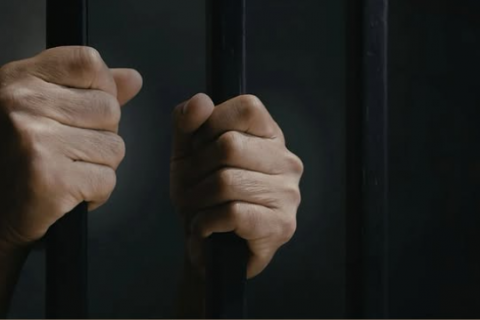 PM reage a tiros durante perseguição em Jequié: Suspeito é preso com arma branca e moto adulterada